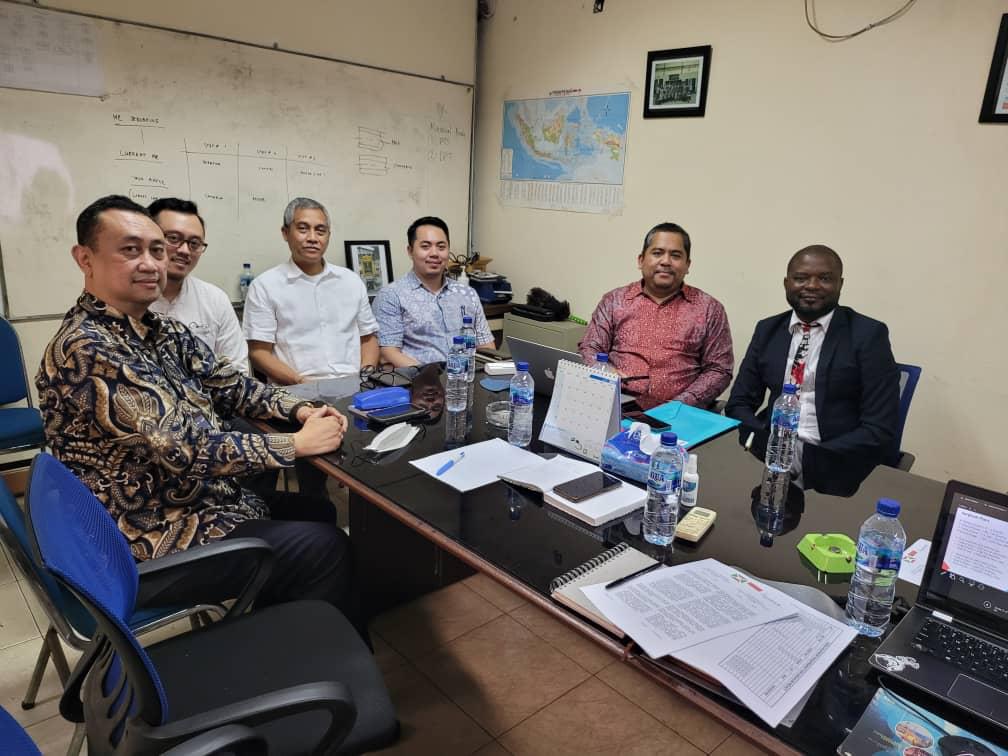 Team photo at Maluku site